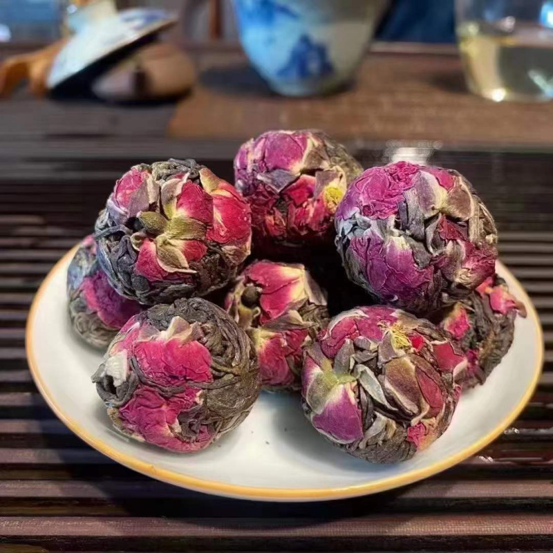 Зав'язаний чай шен пуер з трояндою "Лун Чжу" (Rose Dragon Pearl)