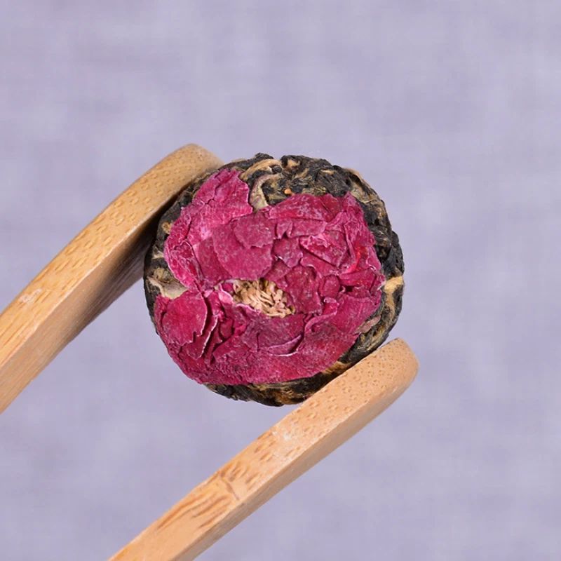 Зав'язаний чай шен пуер з трояндою "Лун Чжу" (Rose Dragon Pearl)