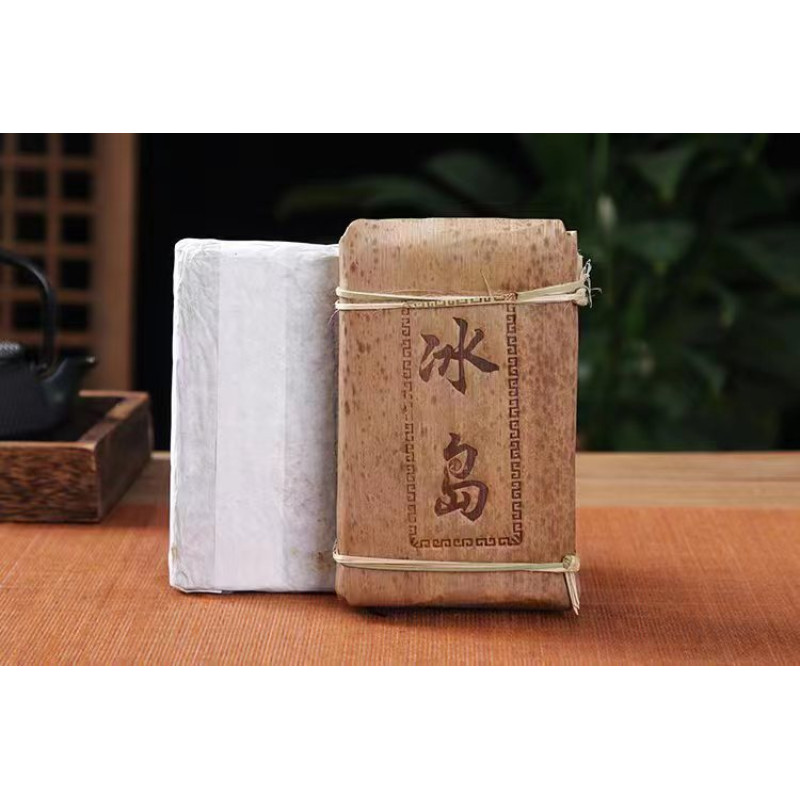 Чай шен пуер з великих дерев "Біндао Золоте Листя", 250 г, пресований чайний брикет