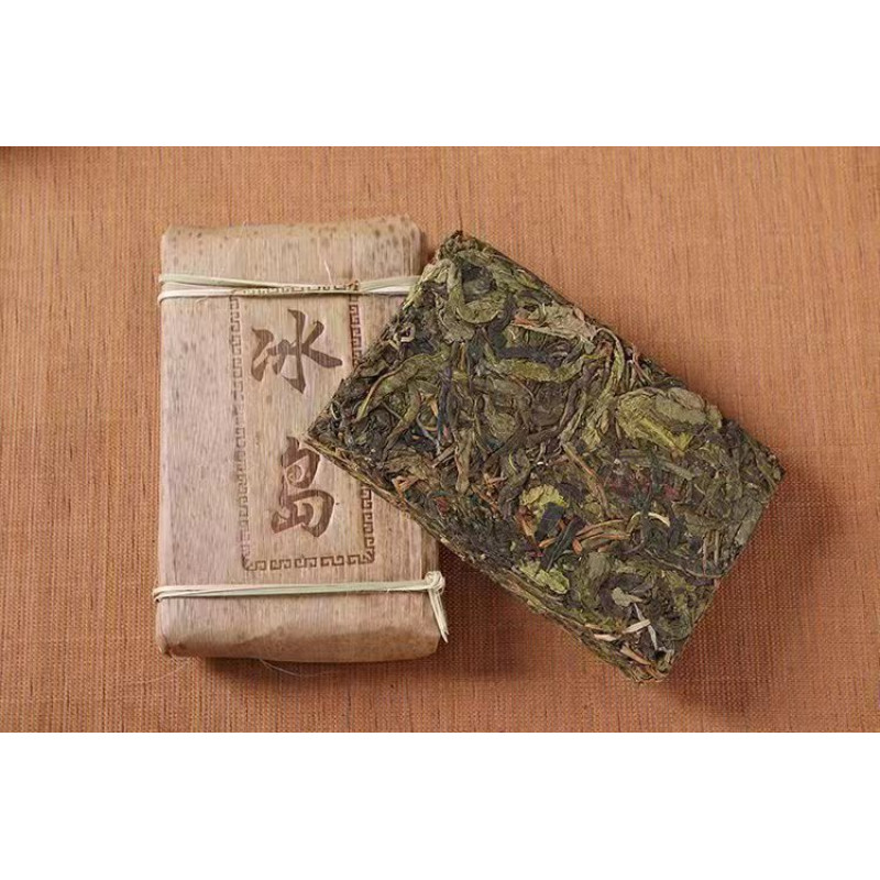 Чай шен пуер з великих дерев "Біндао Золоте Листя", 250 г, пресований чайний брикет