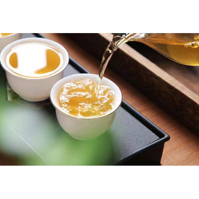 Чай шен пуер з великих дерев "Біндао Золоте Листя", 250 г, пресований чайний брикет