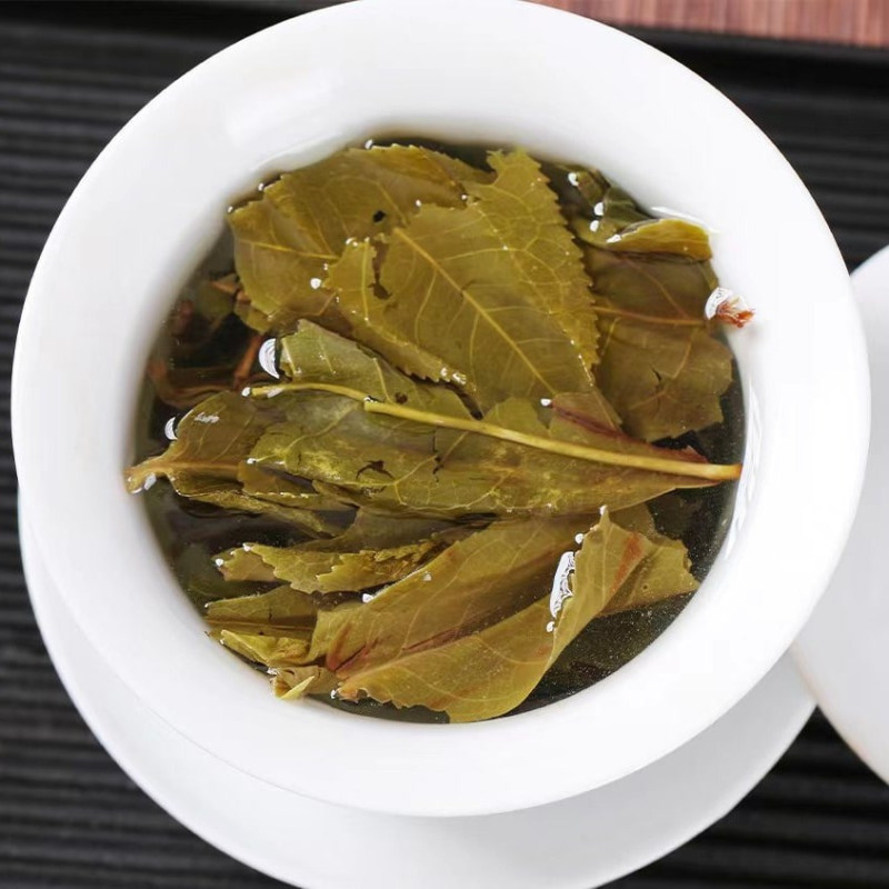 Чай шен пуер з великих дерев "Біндао Золоте Листя", 250 г, пресований чайний брикет