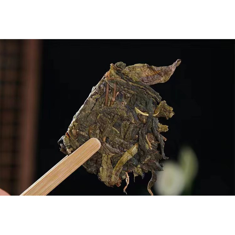 Чай шен пуер з великих дерев "Біндао Золоте Листя", 250 г, пресований чайний брикет