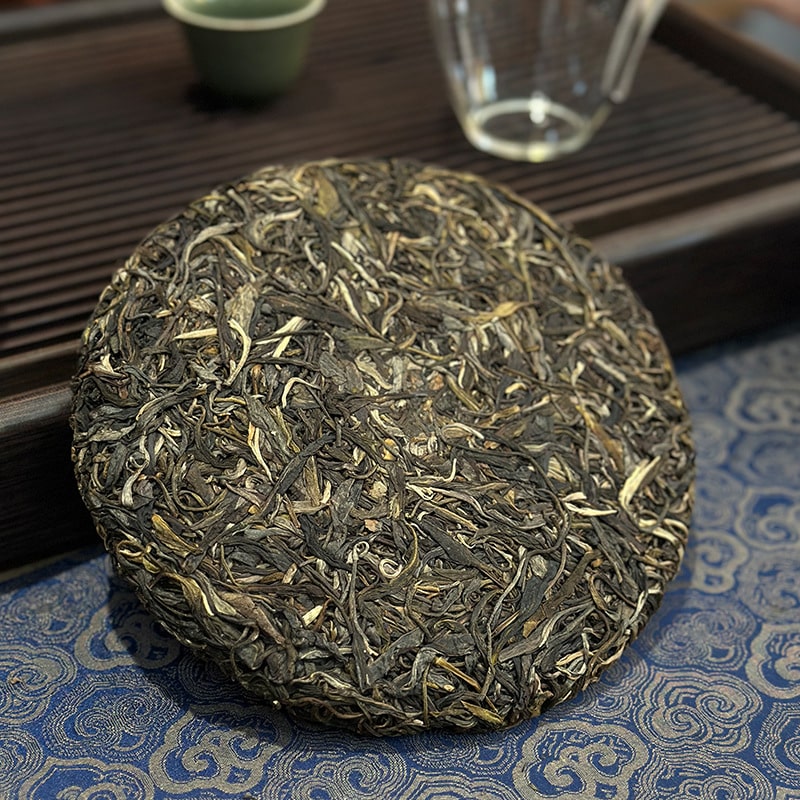 Чай пуер шен "ІУ Чженшань" (Yiwu Zhengshan), 357 г, млинець