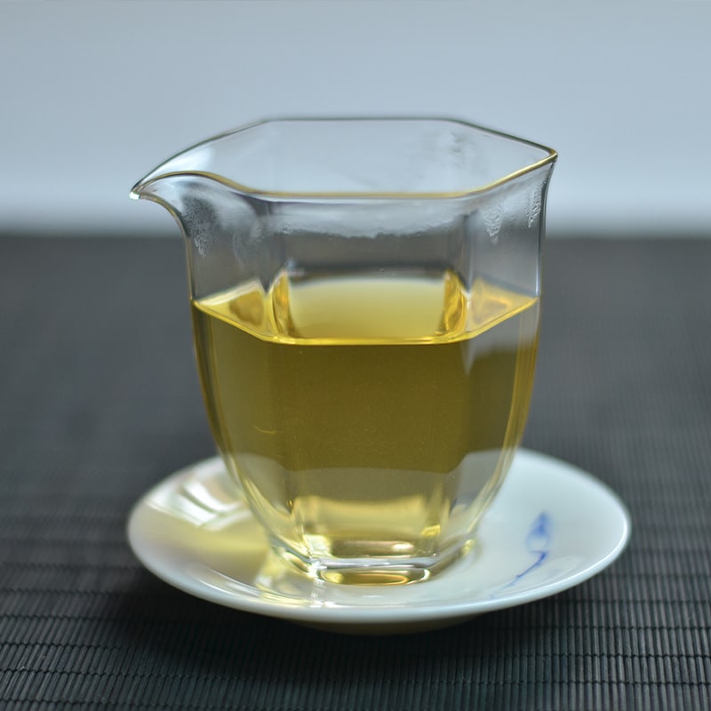 Чай пуер шен "ІУ Чженшань" (Yiwu Zhengshan), 357 г, млинець