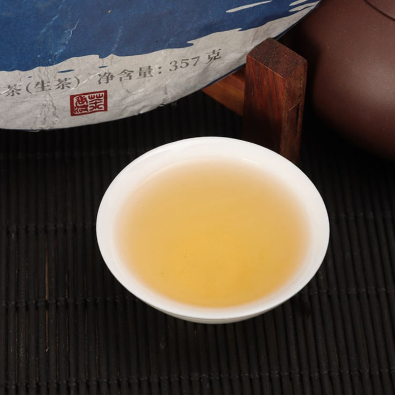 Чай пуер шен "Бань Чжан Цін Бін" (Ban Zhang Qing Bing), 357 г, млинець